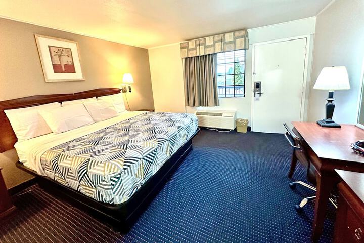 Single King Bed (4 of 4)