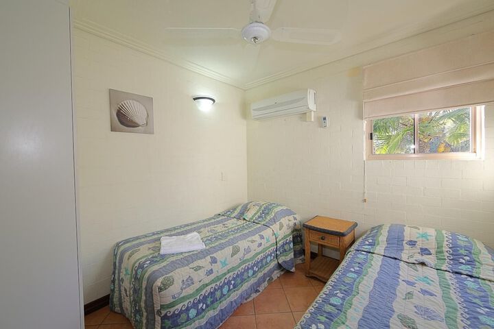 Room 10 of 32