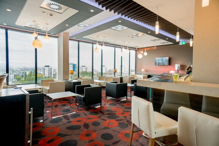 Lounge 94 of 129
