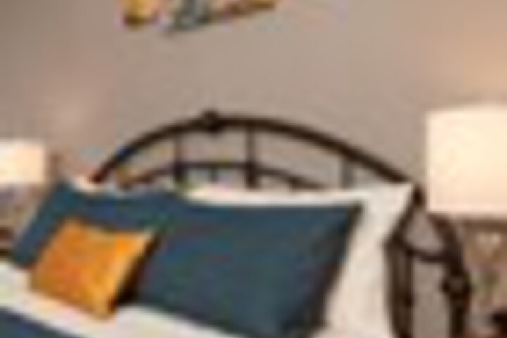 Room 38 of 282