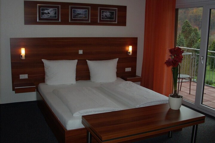 Room 12 of 34