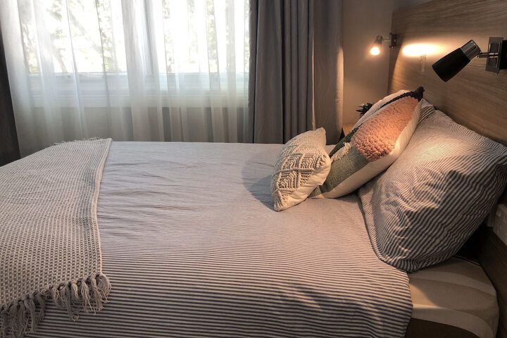 Room 11 of 28