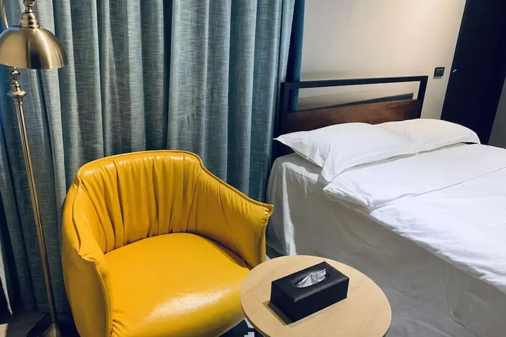 Room 5 of 7