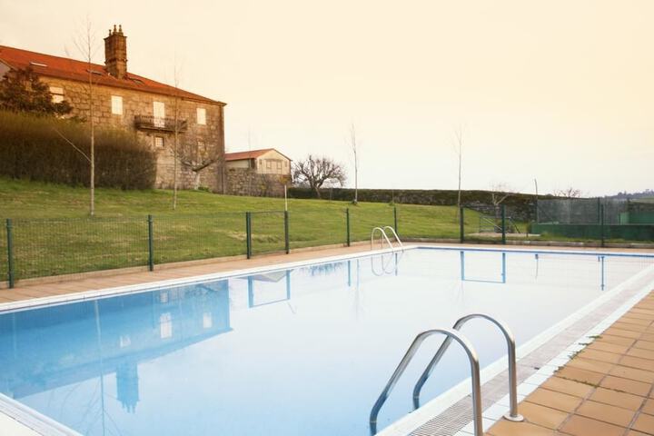 Pool 19 of 33