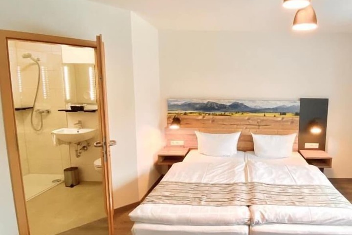 Room 7 of 35