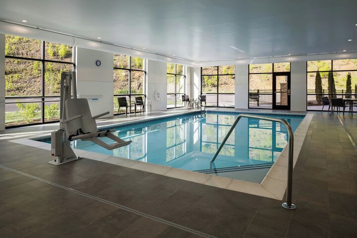 Photo of Courtyard by Marriott Sugar Mountain Banner Elk Pool