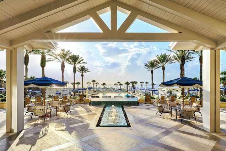 Hotel Pool