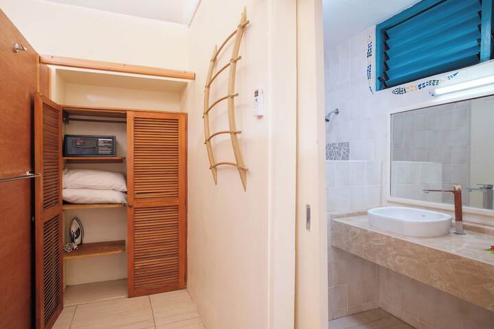 Room 6 of 117