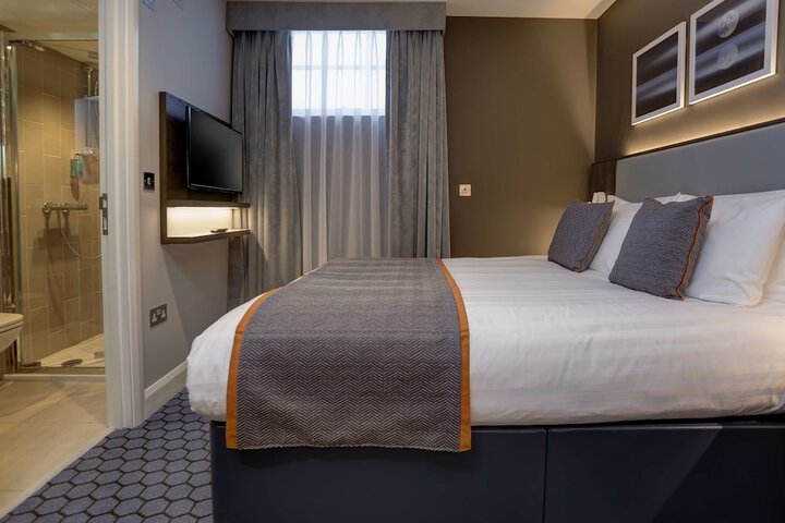 Room 13 of 47