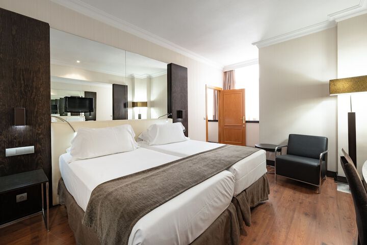 Room 42 of 158