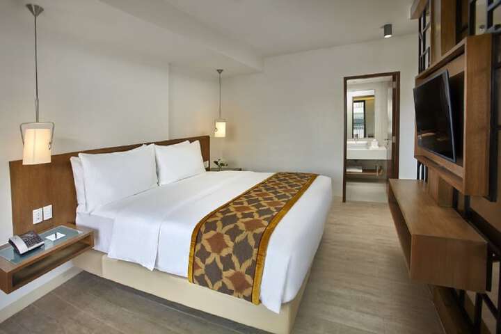 Room 4 of 28