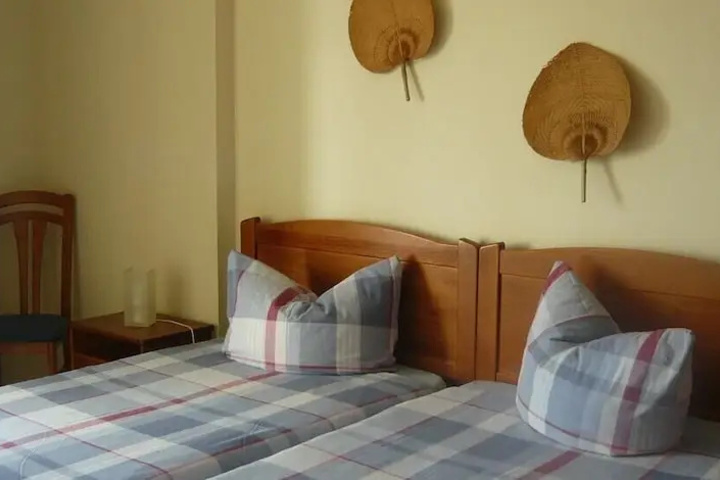 Room 6 of 23