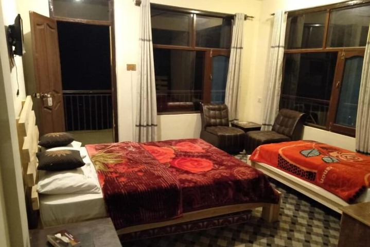 Room 5 of 12