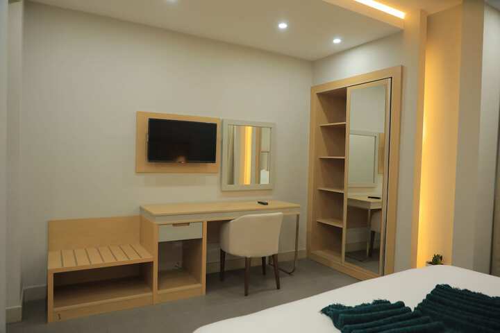 Room 10 of 30