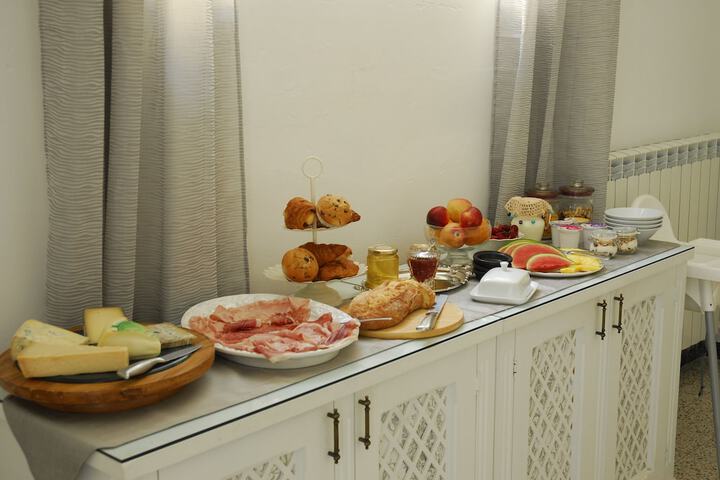 Dining 2 of 24