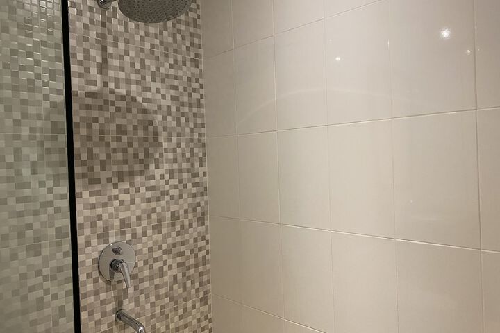 Room 32 of 62