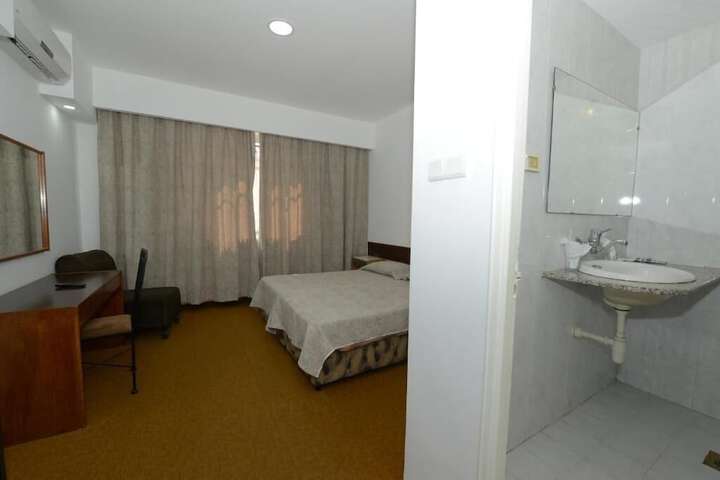Room 12 of 32
