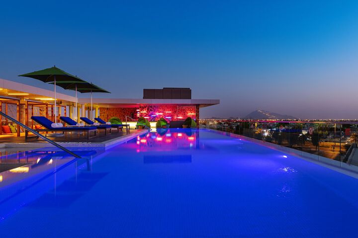 Hotel with Pool