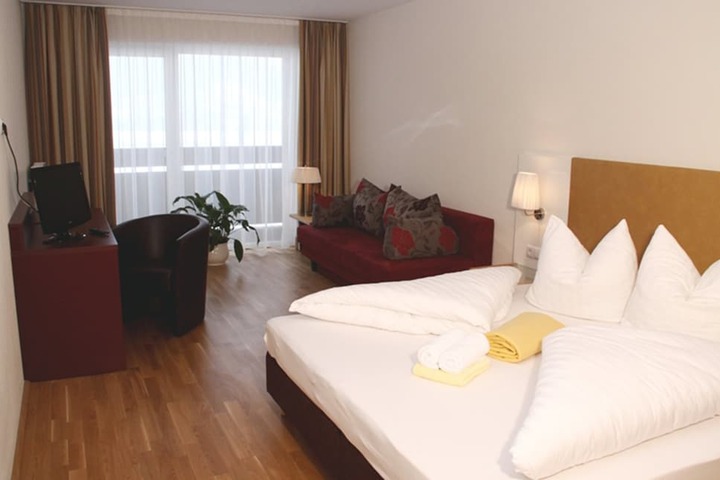 Room 8 of 32