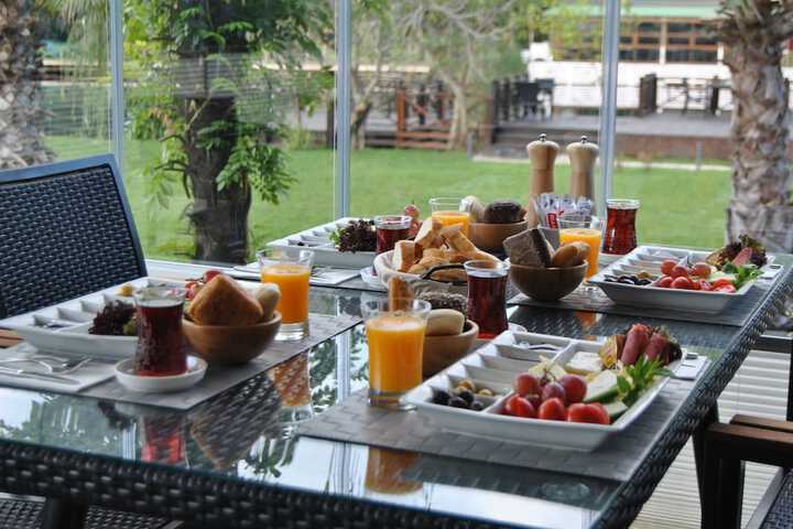 Breakfast/Coffee Service 70 of 107