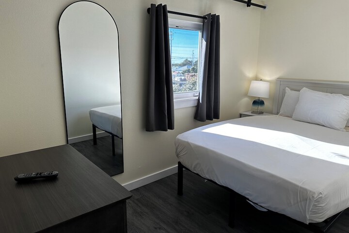 Room 14 of 80