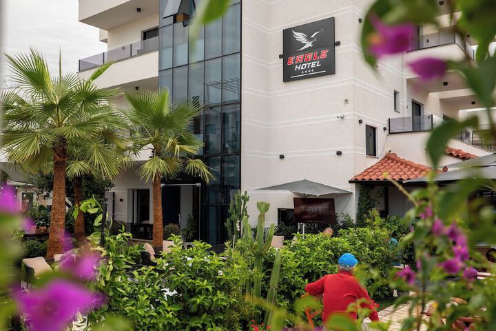 Hotel Exterior 124 of 137