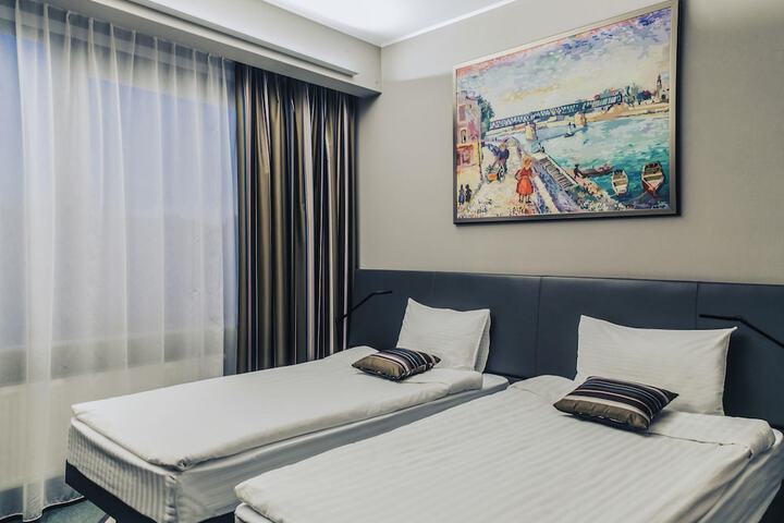 Room 12 of 99