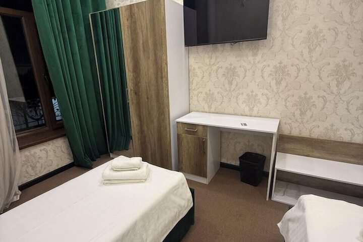 Room 34 of 107