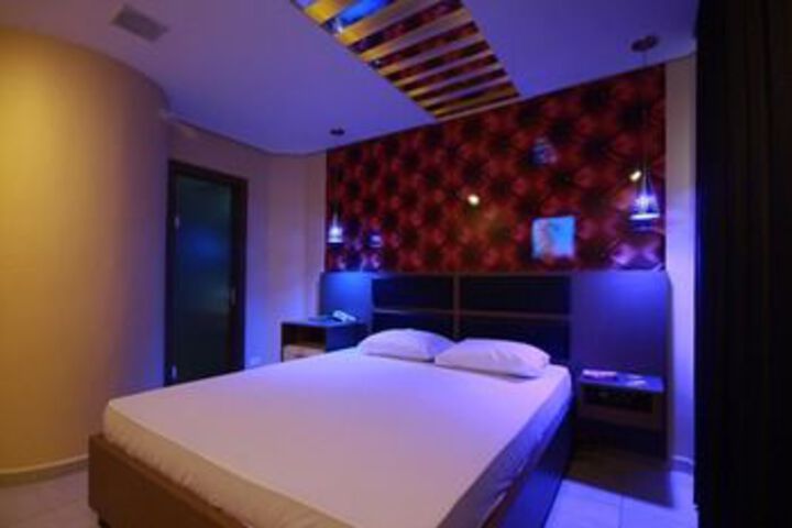 Room 2 of 8