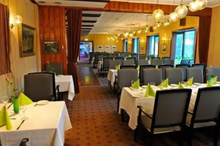 Dining 6 of 7