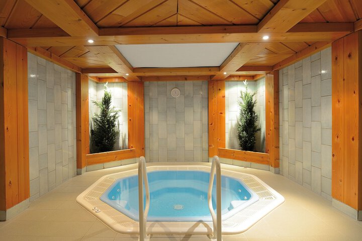 Pool 20 of 50