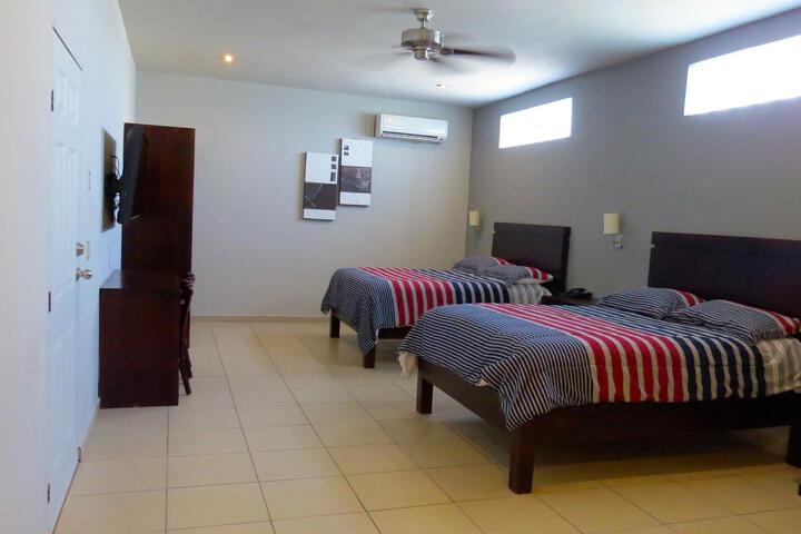 Room 7 of 33