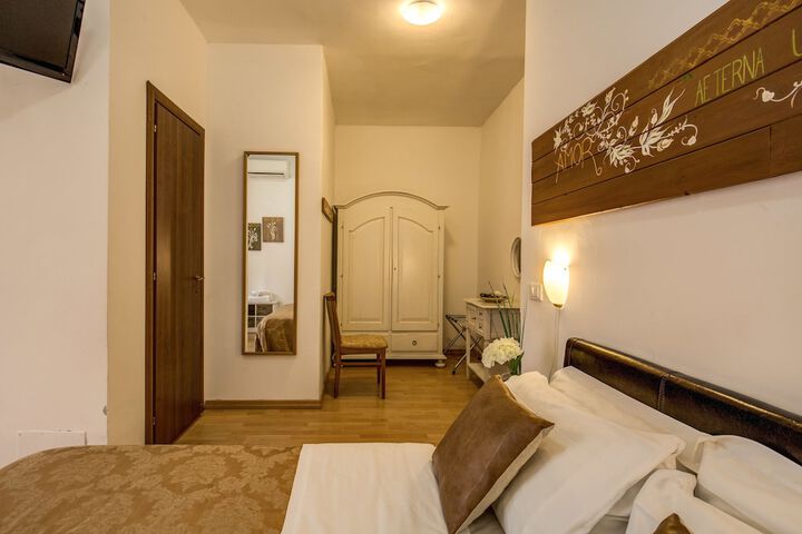 Room 11 of 31