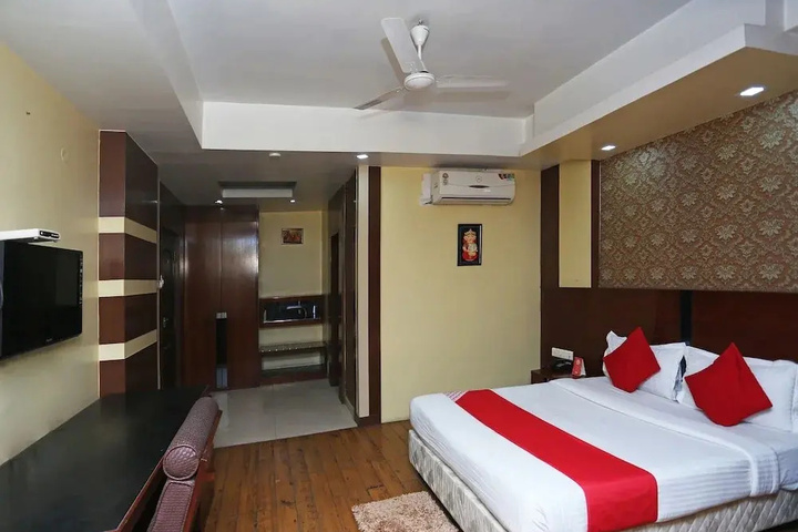 Room 4 of 17