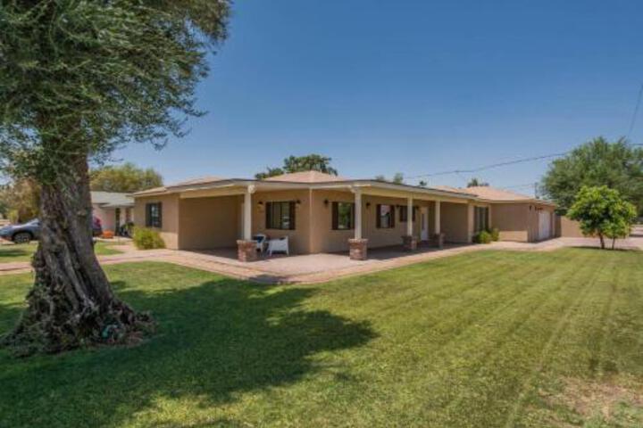 3BR Home Private Pool Garage by WanderJaunt in Phoenix, AZ