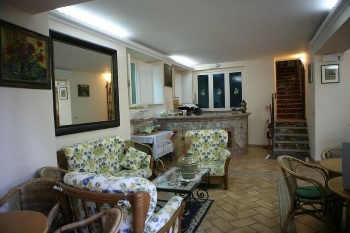 Hotel Interior 4 of 32