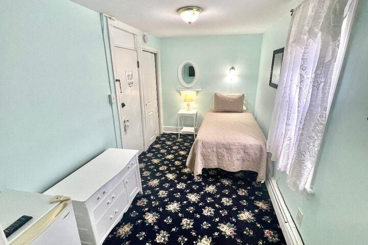 Room 2 of 27