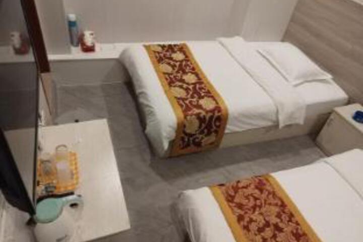 Room 4 of 6