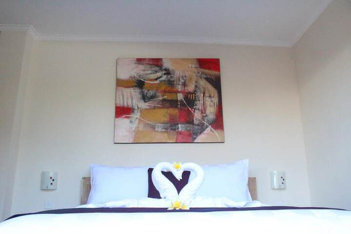 Room 13 of 33