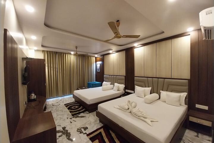 Room 47 of 96