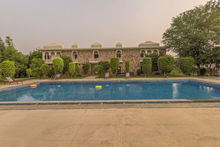 Pool 51 of 115
