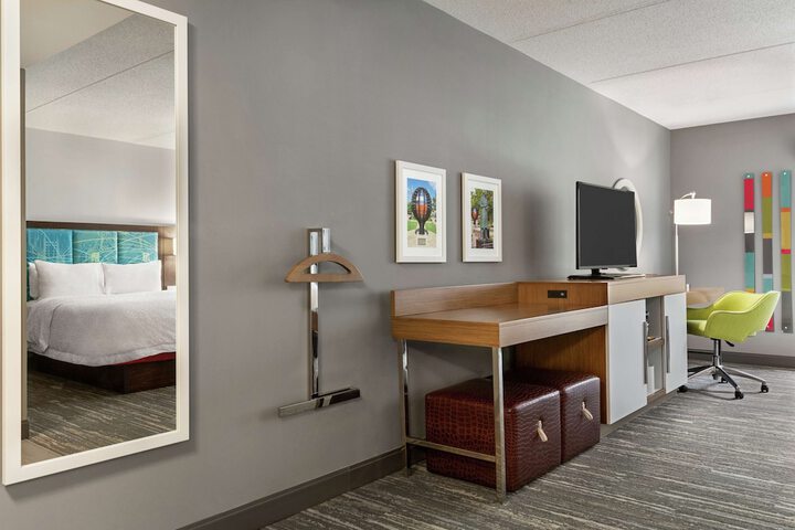 Room 6 of 28