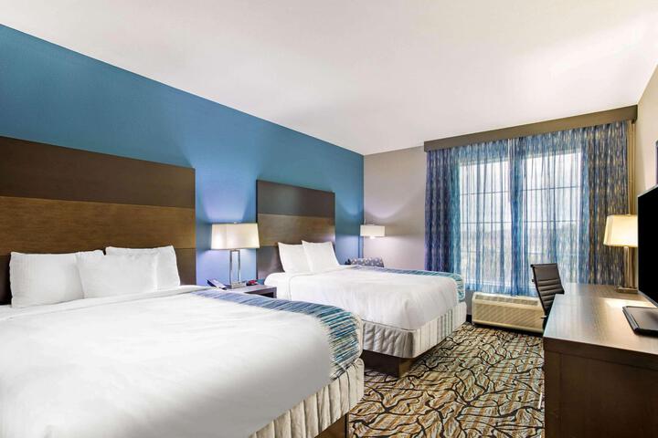 2 Queen Beds (1 of 9)
