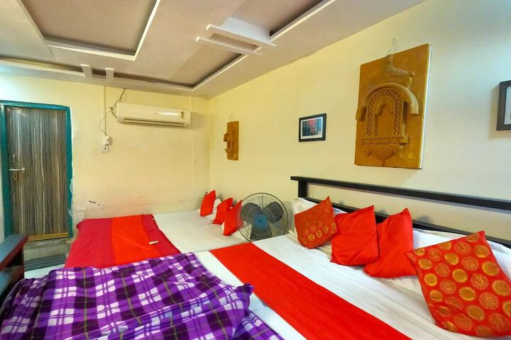 Room 5 of 10