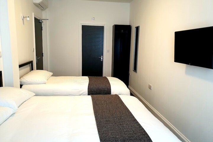 Room 9 of 39