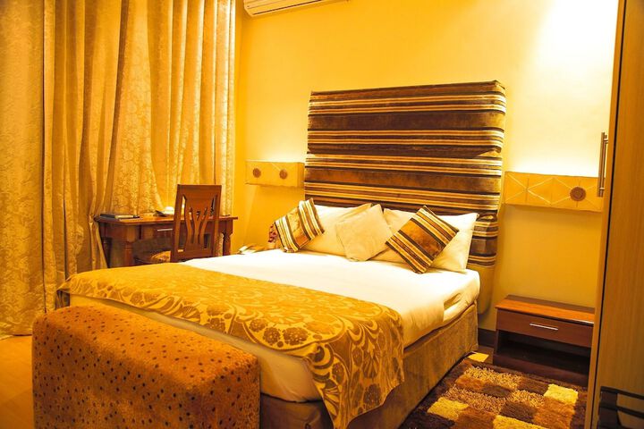 Room 40 of 49