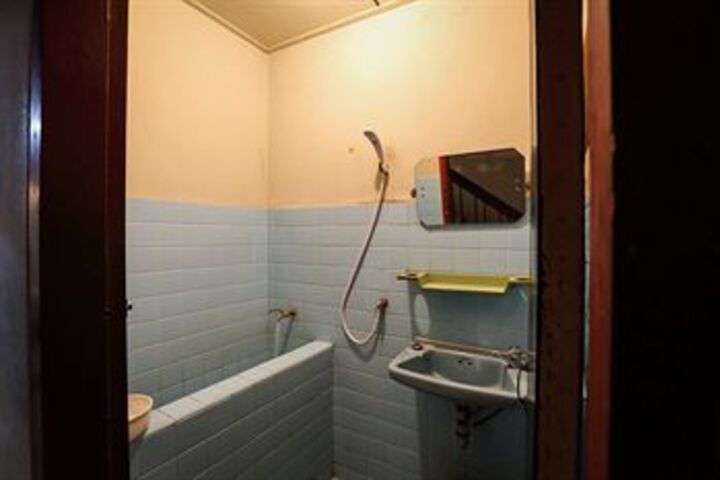 Room 2 of 11