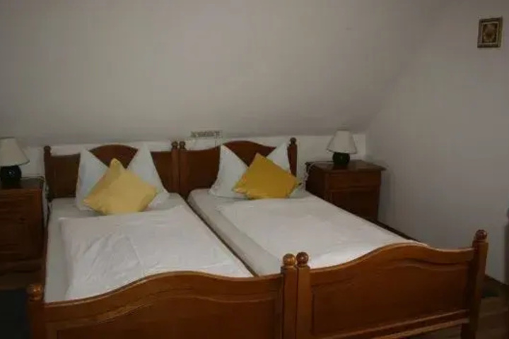 Room 3 of 5