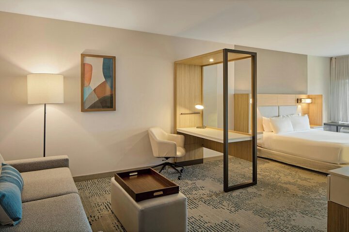 Room 6 of 25