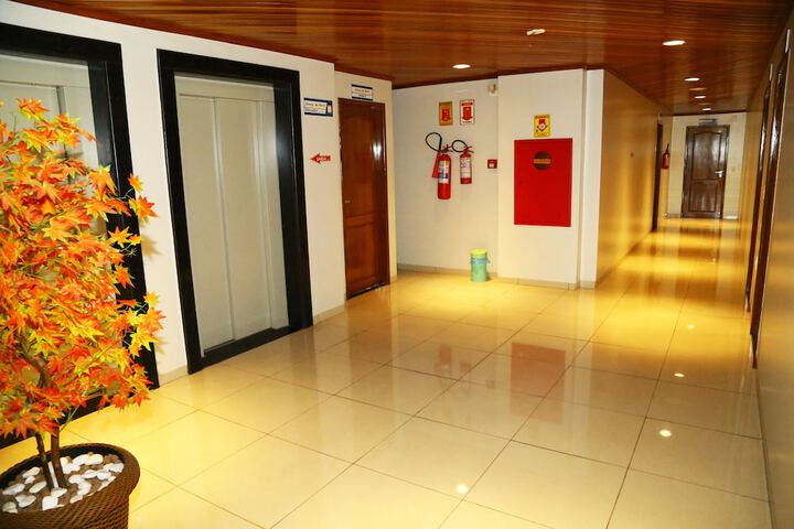 Ballroom/Hall 31 of 37